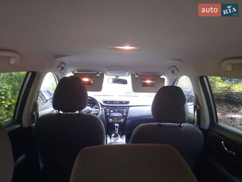 Позашляховик / Кросовер Nissan Rogue 2017 в Ужгороді