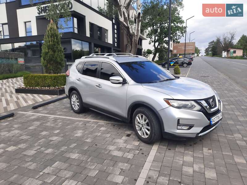 Позашляховик / Кросовер Nissan Rogue 2017 в Ужгороді
