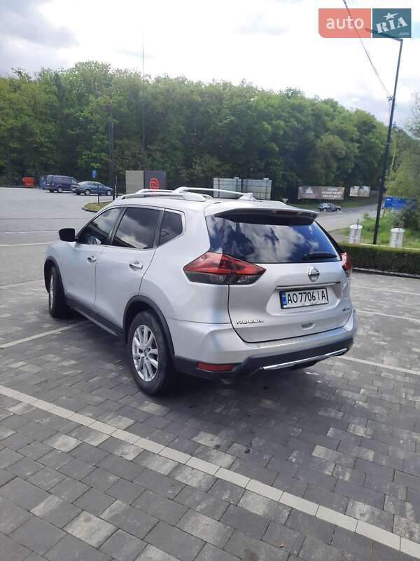 Позашляховик / Кросовер Nissan Rogue 2017 в Ужгороді