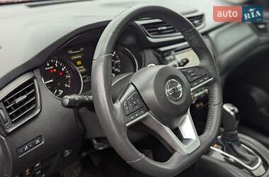 Внедорожник / Кроссовер Nissan Rogue 2017 в 