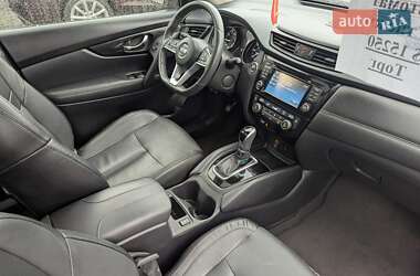 Внедорожник / Кроссовер Nissan Rogue 2017 в 