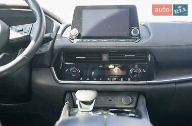 Позашляховик / Кросовер Nissan Rogue 2020 в 