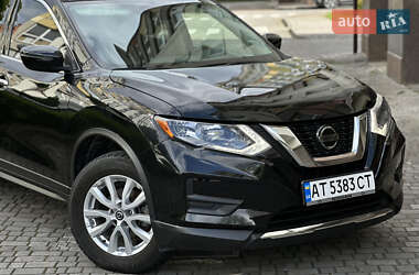 Внедорожник / Кроссовер Nissan Rogue 2018 в 