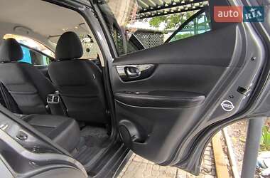 Внедорожник / Кроссовер Nissan Rogue 2018 в 