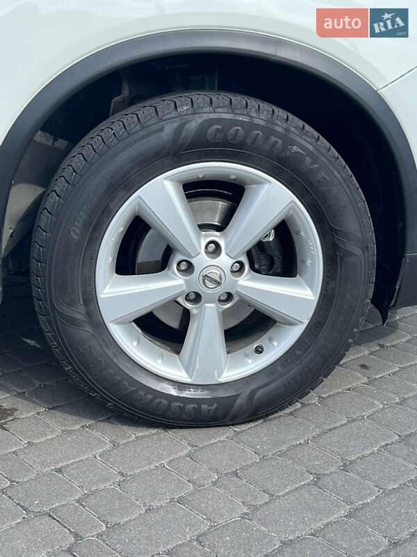 Позашляховик / Кросовер Nissan Rogue 2016 в Рівному