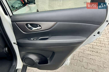 Внедорожник / Кроссовер Nissan Rogue 2016 в 
