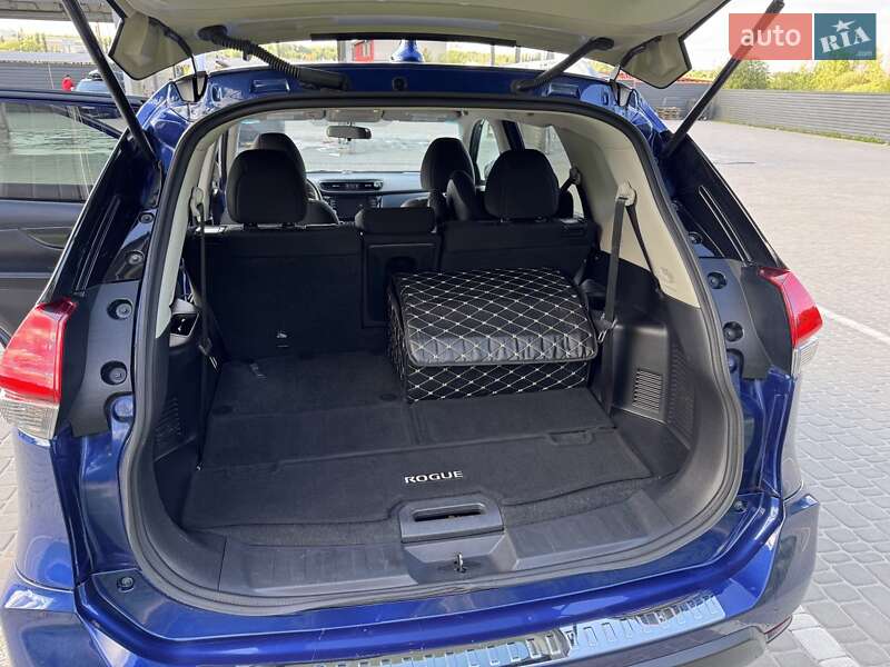 Позашляховик / Кросовер Nissan Rogue 2017 в Ірпені