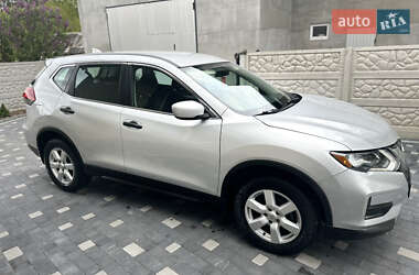 Внедорожник / Кроссовер Nissan Rogue 2018 в 