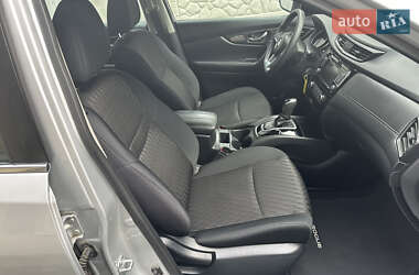 Внедорожник / Кроссовер Nissan Rogue 2018 в 