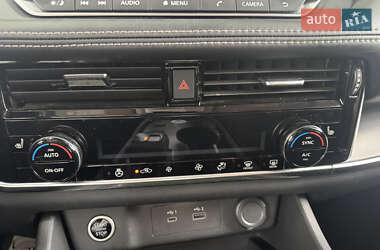 Внедорожник / Кроссовер Nissan Rogue 2022 в 