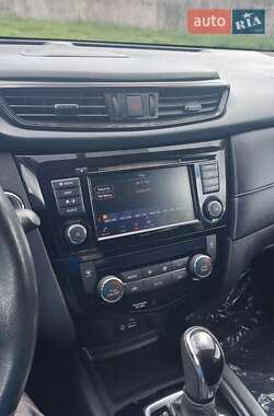 Внедорожник / Кроссовер Nissan Rogue 2018 в 