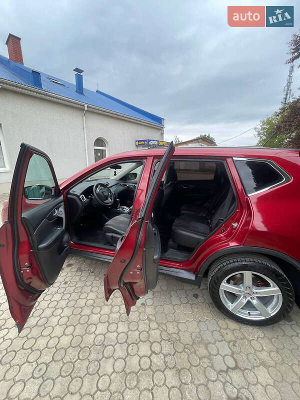 Внедорожник / Кроссовер Nissan Rogue 2016 в Ужгороде