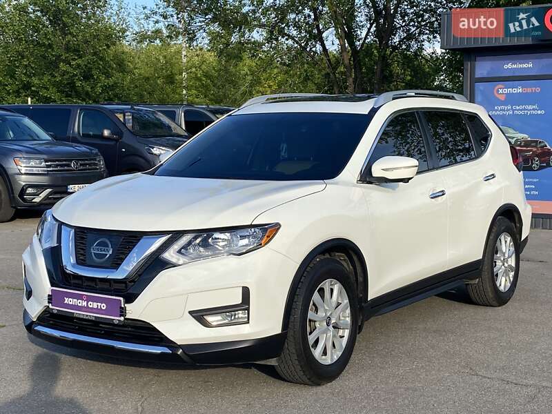 Позашляховик / Кросовер Nissan Rogue 2017 в 
