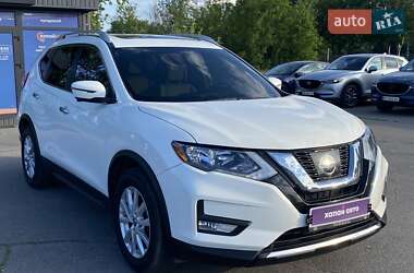 Позашляховик / Кросовер Nissan Rogue 2017 в 