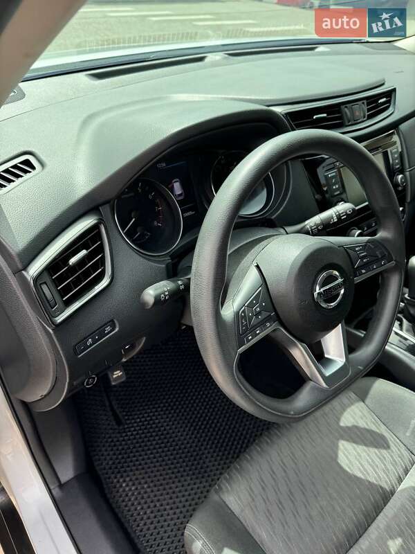 Внедорожник / Кроссовер Nissan Rogue 2017 в Львове