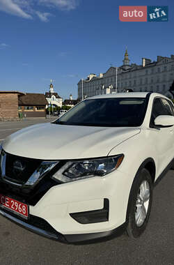Внедорожник / Кроссовер Nissan Rogue 2018 в 