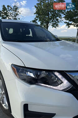 Внедорожник / Кроссовер Nissan Rogue 2018 в 
