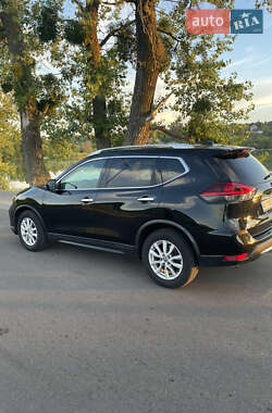 Внедорожник / Кроссовер Nissan Rogue 2017 в 