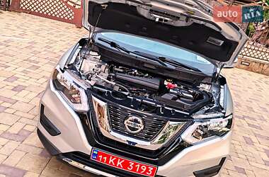 Позашляховик / Кросовер Nissan Rogue 2018 в 