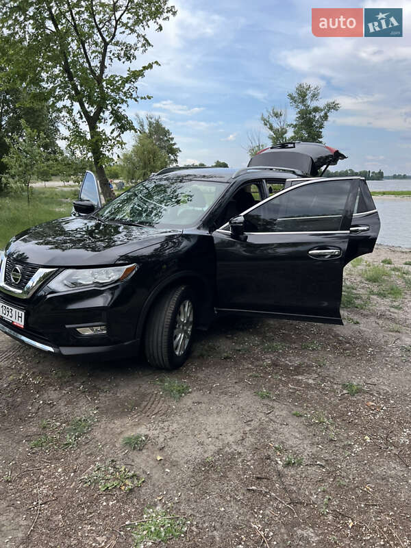 Внедорожник / Кроссовер Nissan Rogue 2018 в Горишних Плавнях