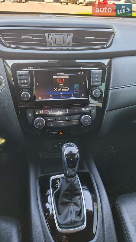 Внедорожник / Кроссовер Nissan Rogue 2018 в Львове