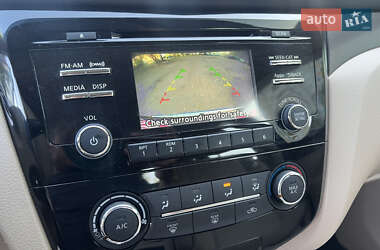 Внедорожник / Кроссовер Nissan Rogue 2015 в 