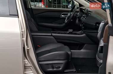 Внедорожник / Кроссовер Nissan Rogue 2021 в 