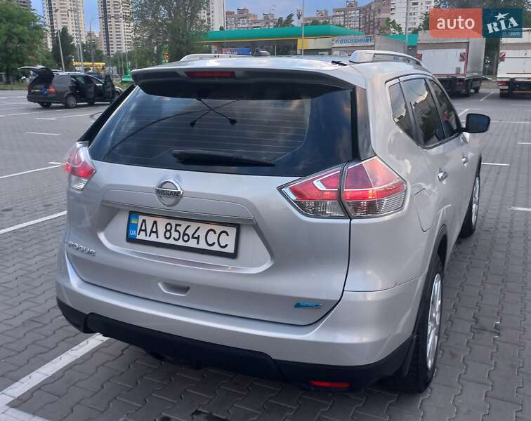 Внедорожник / Кроссовер Nissan Rogue 2015 в Киеве