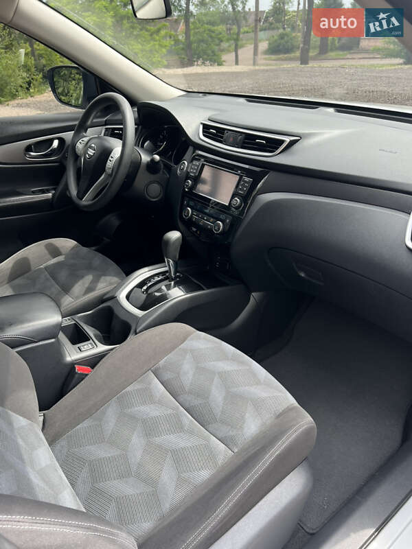 Позашляховик / Кросовер Nissan Rogue 2015 в Кривому Розі