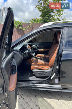 Внедорожник / Кроссовер Nissan Rogue 2019 в 