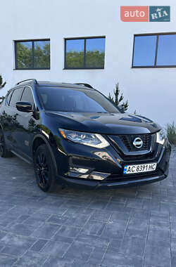 Внедорожник / Кроссовер Nissan Rogue 2016 в Луцке