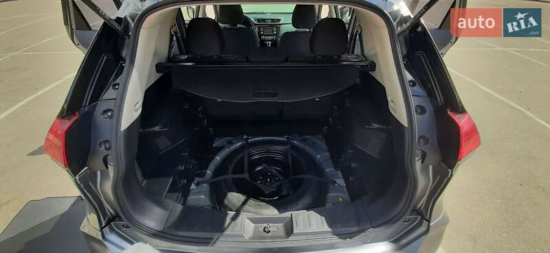 Внедорожник / Кроссовер Nissan Rogue 2016 в Ивано-Франковске
