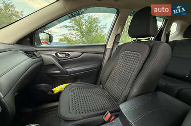 Внедорожник / Кроссовер Nissan Rogue 2017 в 