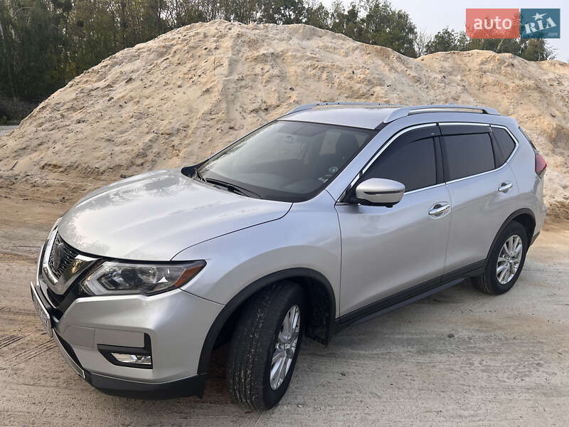 Позашляховик / Кросовер Nissan Rogue 2017 в Славуті