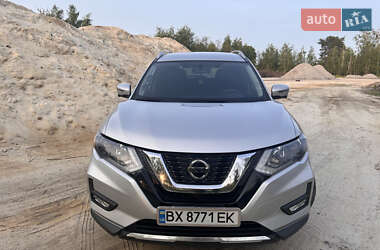 Внедорожник / Кроссовер Nissan Rogue 2017 в 