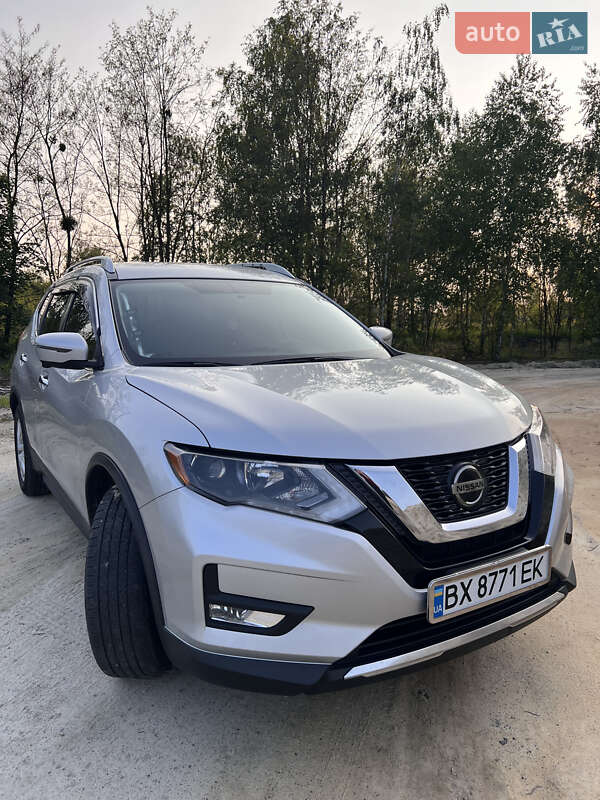 Позашляховик / Кросовер Nissan Rogue 2017 в Славуті