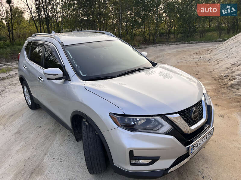 Позашляховик / Кросовер Nissan Rogue 2017 в Славуті