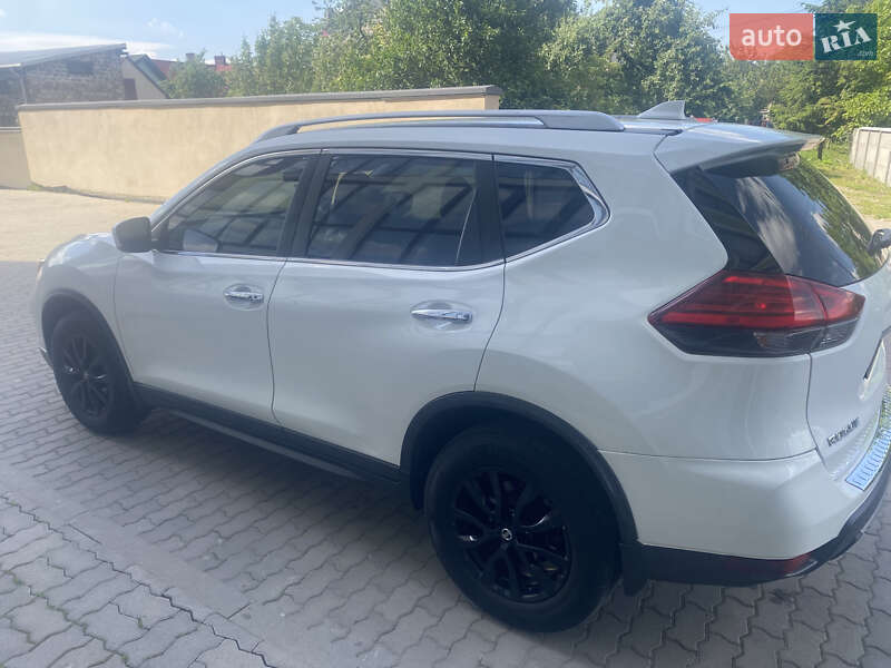 Позашляховик / Кросовер Nissan Rogue 2016 в Жовкві