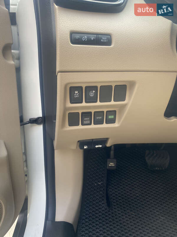 Позашляховик / Кросовер Nissan Rogue 2016 в Жовкві