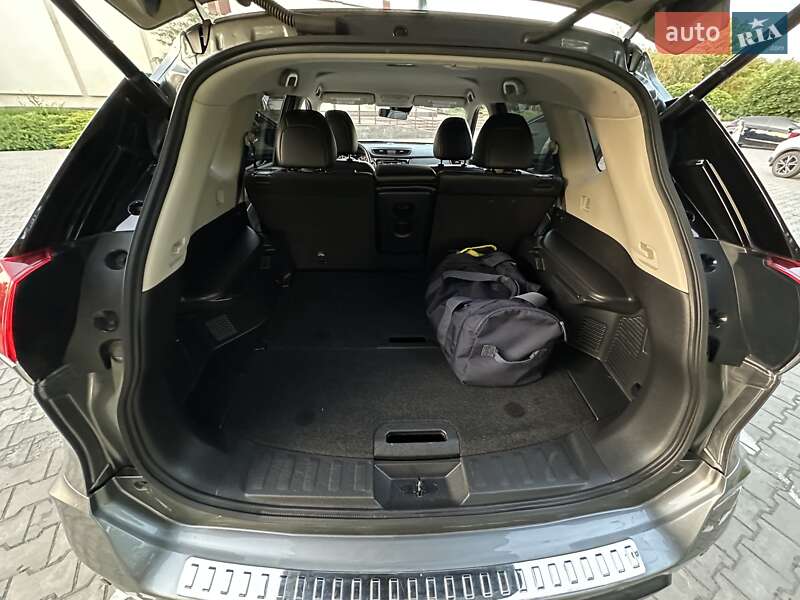 Позашляховик / Кросовер Nissan Rogue 2019 в Павлограді