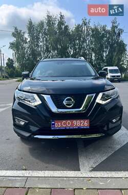 Внедорожник / Кроссовер Nissan Rogue 2018 в 