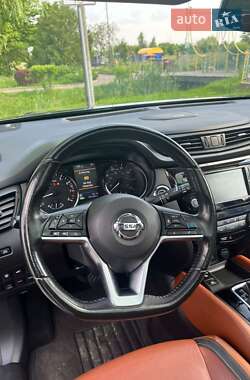 Внедорожник / Кроссовер Nissan Rogue 2018 в 