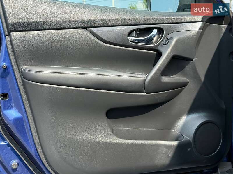 Позашляховик / Кросовер Nissan Rogue 2017 в Рівному