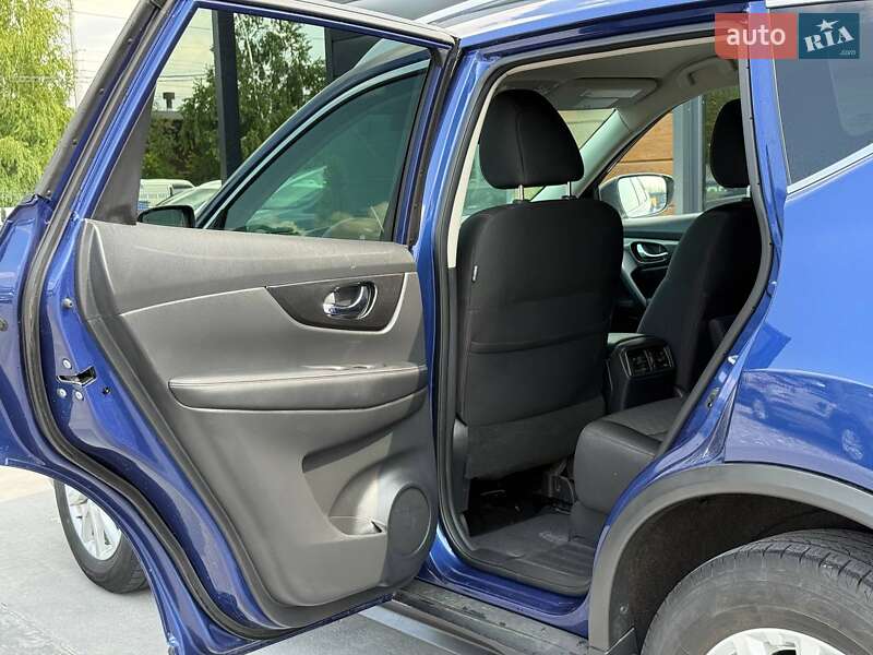 Позашляховик / Кросовер Nissan Rogue 2017 в Рівному