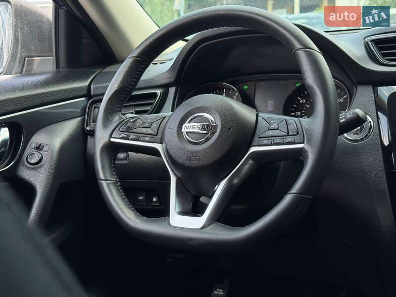 Позашляховик / Кросовер Nissan Rogue 2017 в Рівному