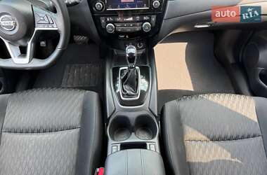 Внедорожник / Кроссовер Nissan Rogue 2017 в 