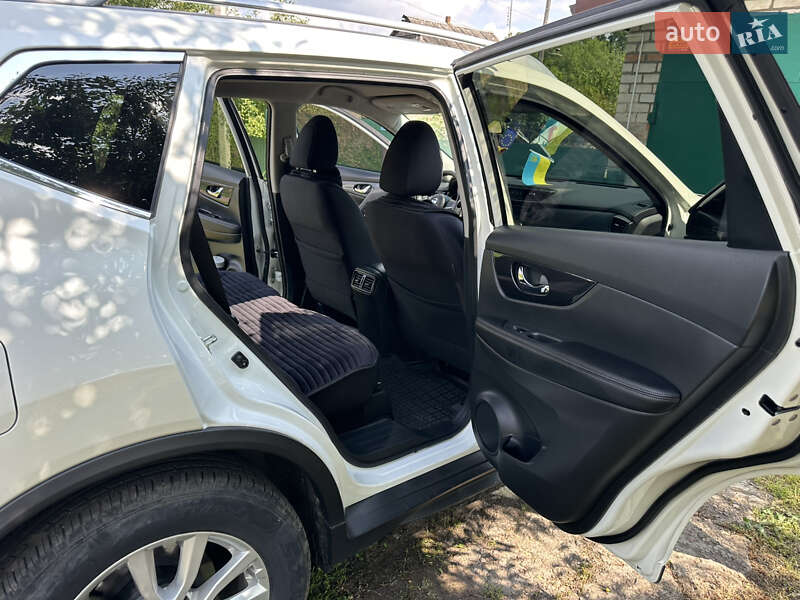 Позашляховик / Кросовер Nissan Rogue 2017 в Смілі