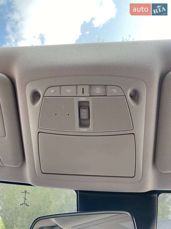 Внедорожник / Кроссовер Nissan Rogue 2018 в Хмельницком