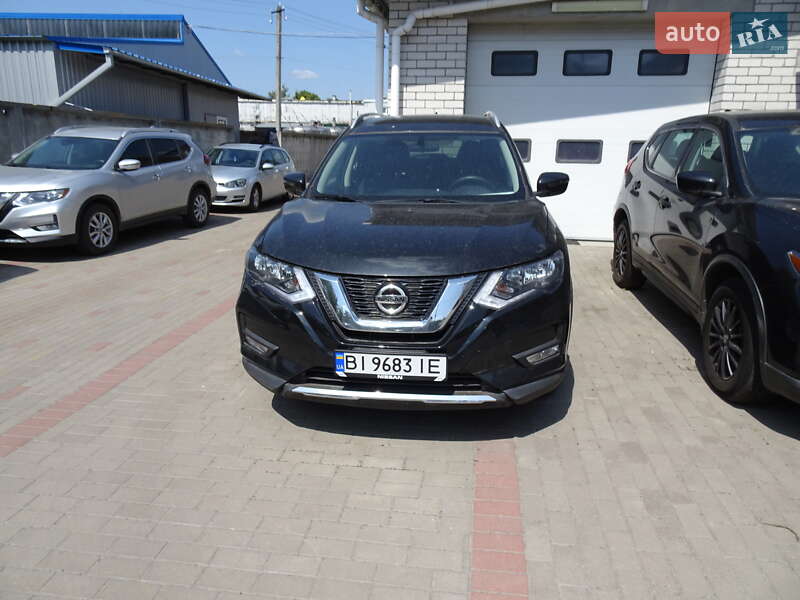 Внедорожник / Кроссовер Nissan Rogue 2018 в 