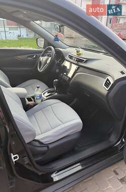 Позашляховик / Кросовер Nissan Rogue 2015 в 